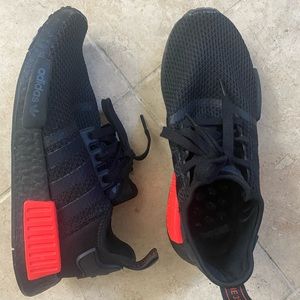 Adidas nmd r1 shoes core black / solar red / black sole men’s 8 women’s 9